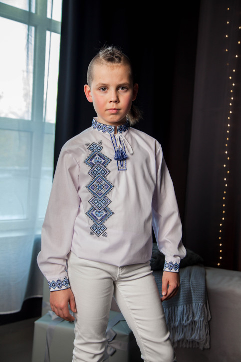 Вишиванка для хлопчика Фелікс (біла з синім) – купити в УкраїнівідГаличанка фото 1