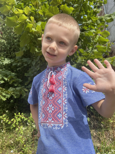 Купити вишиту футболку для хлопчика Зорянчик (джинс з червоним) – ціна від виробника Галичанка