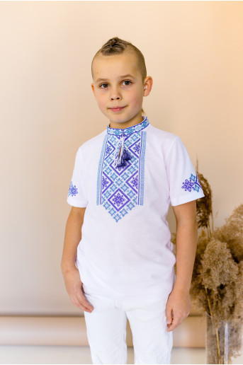 Купить вышитую футболку для мальчика Юрчик (белая с синим) - цена от производителя Галичанка