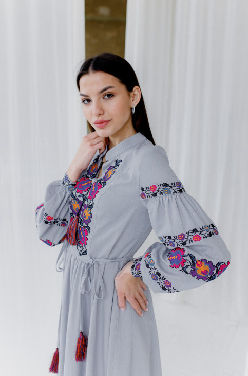 Вишите плаття Весняна мозаіка (сіро-голуба) купити в Україні від виробника Галичанка фото 3