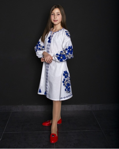 Купити вишите дитяче плаття Квіти праги (біла з синім)  – ціна від виробника Галичанка