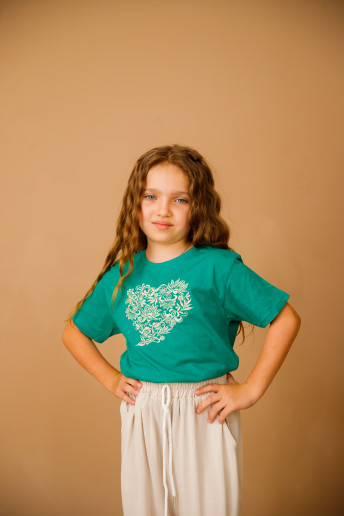 Вишита футболка для дівчинки Розквіт (зелена) – ціна від виробника Галичанка