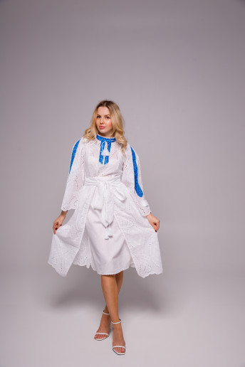 Купити жіночий костюм Лілея (біла з синім) з вишивкою в Україні від Галичанка