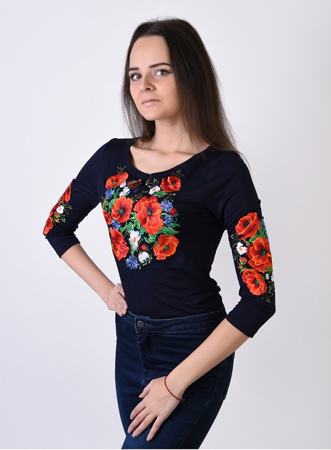 Купити жіночу футболку вишиванку Багряні маки плюс (синя) в Україні від Галичанка фото 2