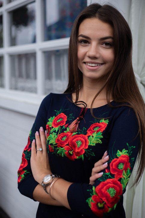 Купити жіночу футболку вишиванку Маківка плюс (темно синя) в Україні від Галичанка фото 1