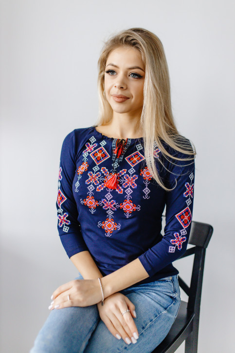 Купити жіночу футболку вишиванку Зоряна ніч (синя з червоним) в Україні від Галичанка фото 1