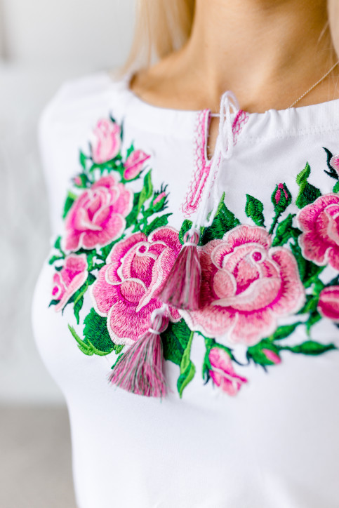 Купити жіночу футболку вишиванку Тіффані плюс (біла з рожевим) в Україні від Галичанка фото 2