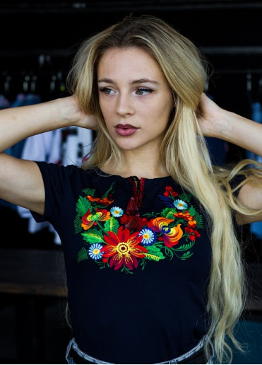 Купити жіночу футболку вишиванку Петриківка (темно синя з червоною) в Україні від Галичанка