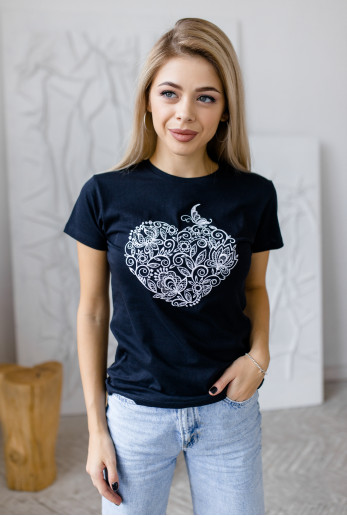 Купить женскую футболку вышиванку Мелодия сердца (черная одноцветная) в Украине от Галычанка