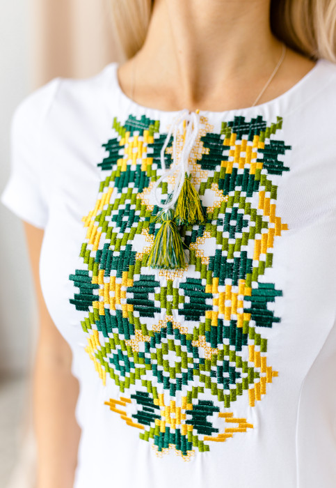 Купити жіночу футболку вишиванку Непереможні (біла з зеленим) в Україні від Галичанка фото 2