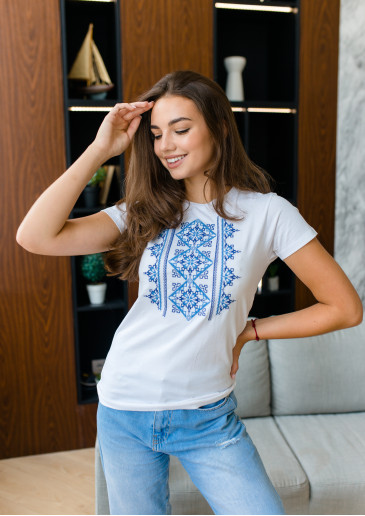 Купити жіночу футболку вишиванку Оберіг (біла з синім) в Україні від Галичанка