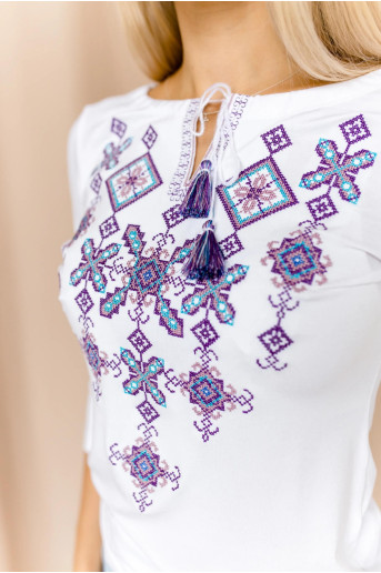 Купити жіночу футболку вишиванку Зоряна ніч (біла з фіолетовим) в Україні від Галичанка