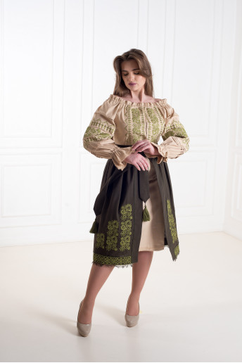 Купити жіночий костюм Феміда (зелена) з вишивкою в Україні від Галичанка