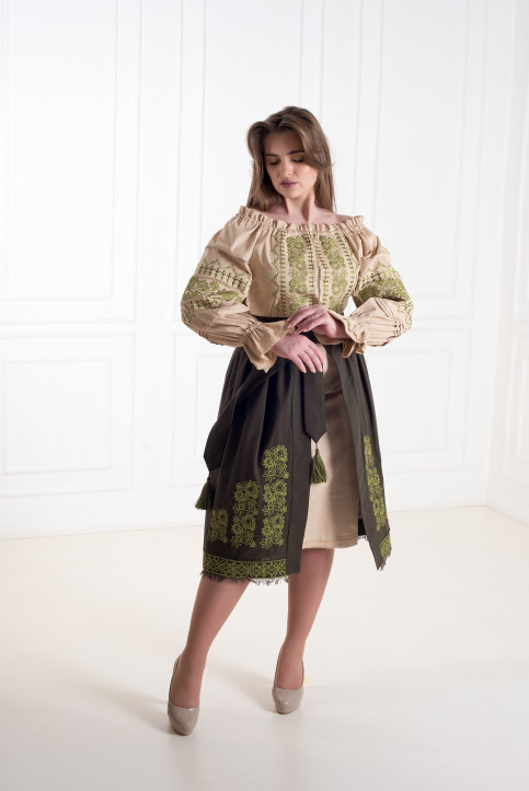 Купити жіночий костюм Феміда (зелена) з вишивкою в Україні від Галичанка фото 1