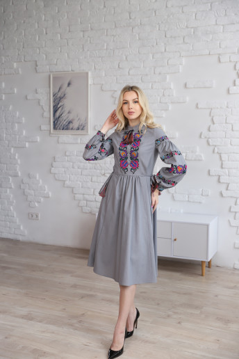 Купить вышитое платье Весеняя мозаика (серая) в Украине от производителя Галычанка