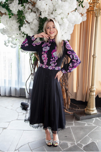 Чорне вишите плаття з шифоном та фіолетовим візерунком Жанетта за низькою ціною від Галичанки