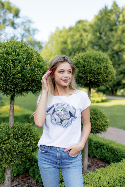 Купити жіночу футболку Casual Кіса (біла)  в Україні від Галичанка фото 1