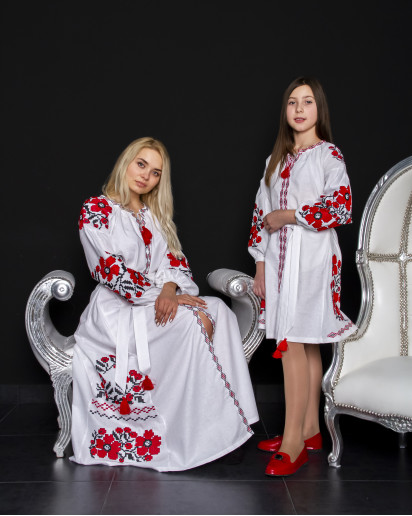 Купить парные вышиванки Паризький букет і квіти Праги (белий с красним) в Украине от Галычанка