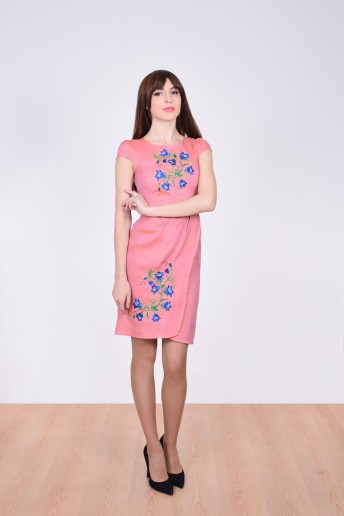 Рожева сукня з синьою вишивкою Дзвінка за низькою ціною від Галичанки