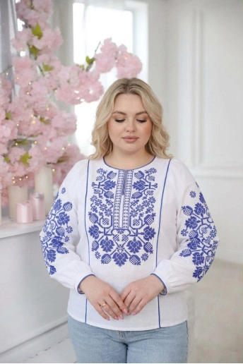 Купити жіночу вишиванку великого розміру Владана (біла з синім)  від інтернет-магазину Галичанка