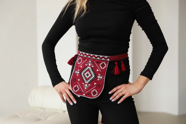 Ладунка Межовиця (бургунді) вишита хрестиком – поясна сумочка з вишивкою | Галичанка