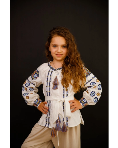Олеся ( біла з синім)