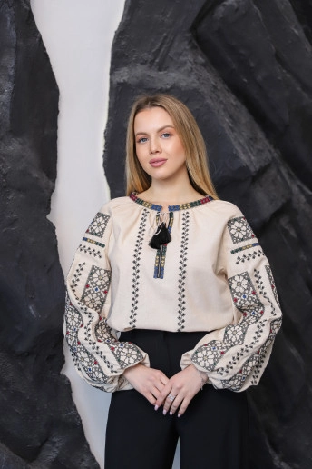 Купити жіночу вишиванку великого розміру Дарунок роду (бежева св.)  від інтернет-магазину Галичанка