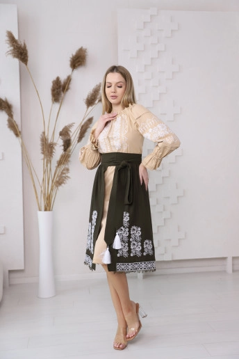 Купить женский костюм  Фемида (белая) с вышивкой в Украине от Галичанка